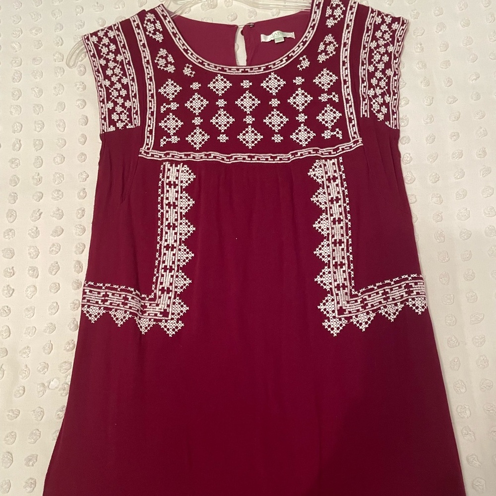 Maroon Mid-Thigh length dress. Perfect for game day!